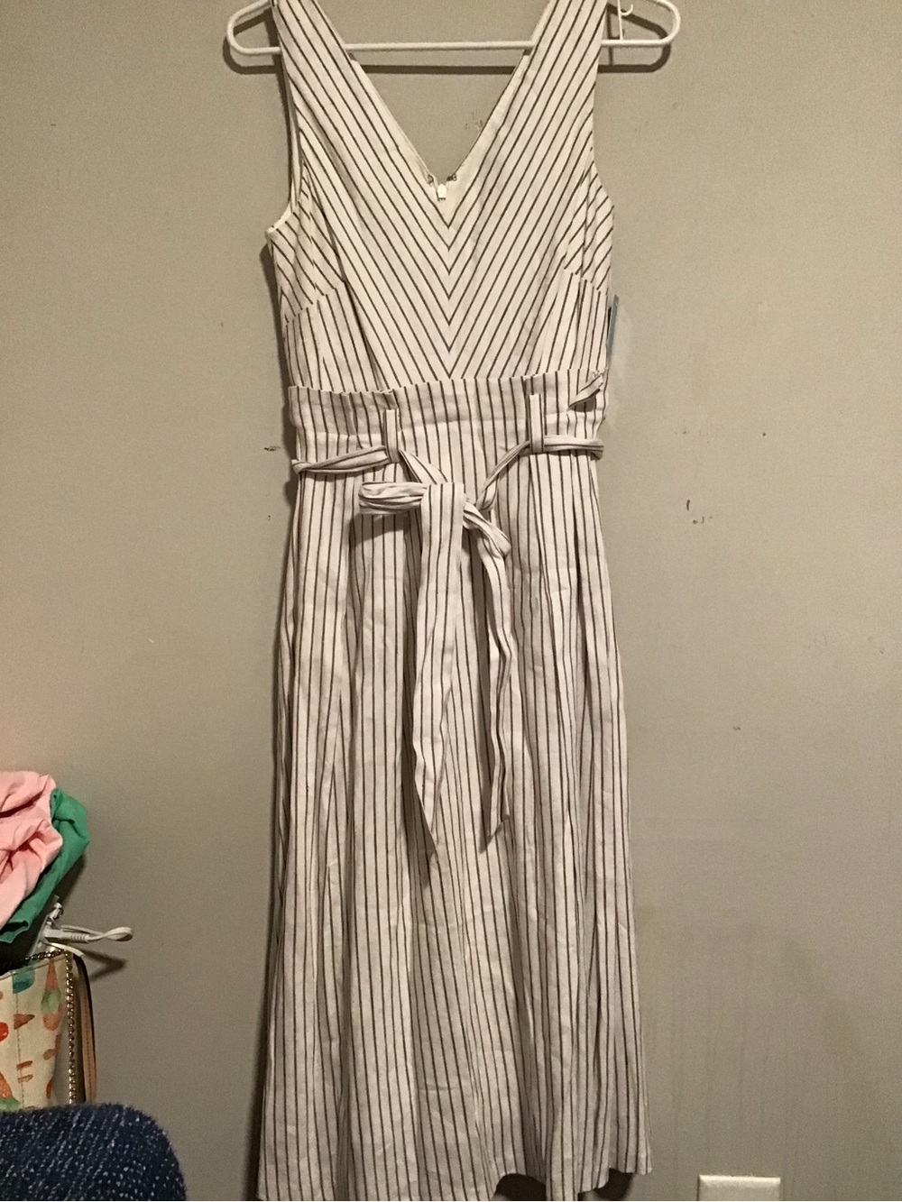 ANTONIO MELANI White and Gray Striped V-Neck Tie-Waist Maxi Dress